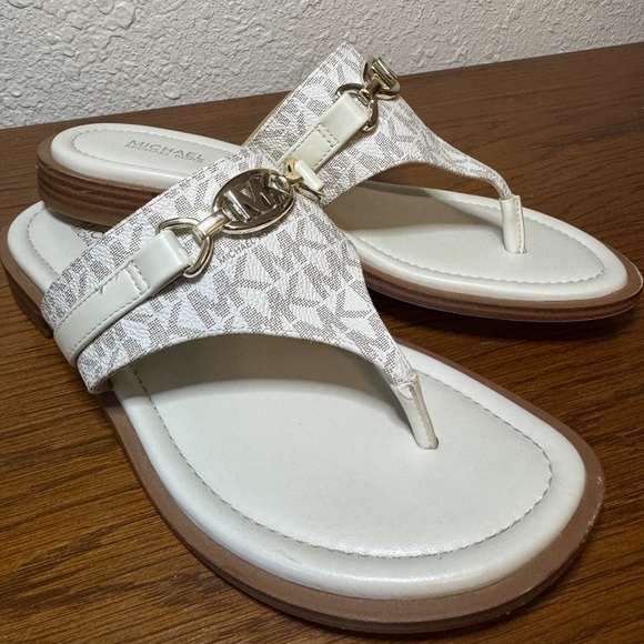 Michael Kors Mandy Slides Sandals crème vanilla and silver - Picture 1 of 9